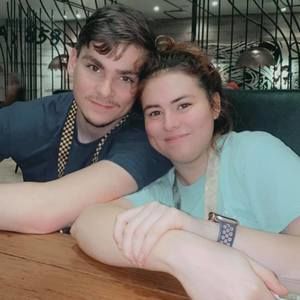 Meet your Posher, Alexis